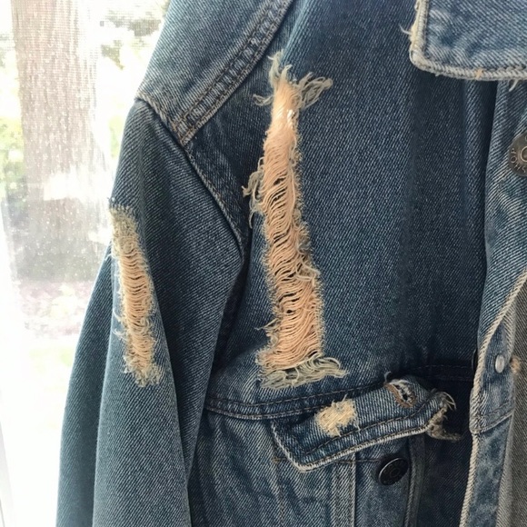 Urban Outfitters BDG Oversized Distressed Denim Jacket Size S - Picture 3 of 9